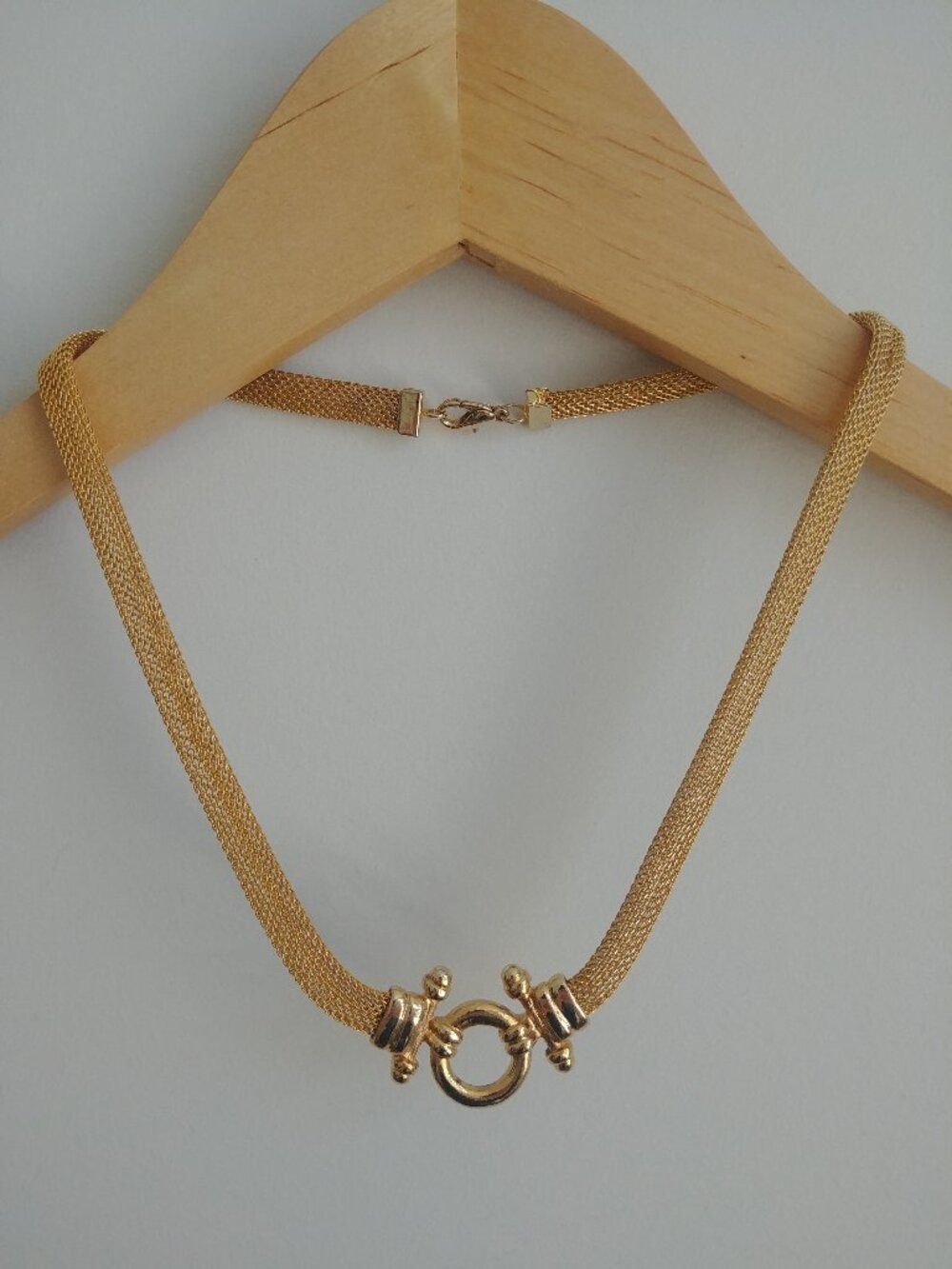 Short mesh style gold tone necklace faux clasp pendant